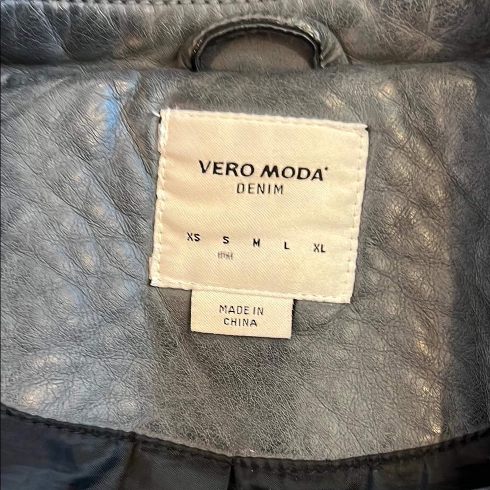 Small Grey Leather Jacket - Picture 2 of 5
